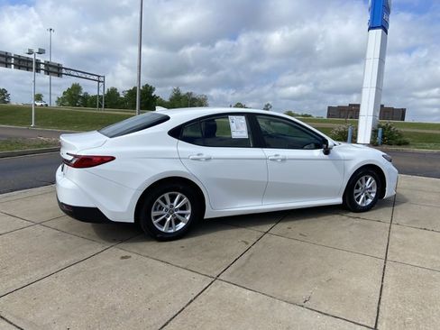 Used 2025 Toyota Camry LE image 11