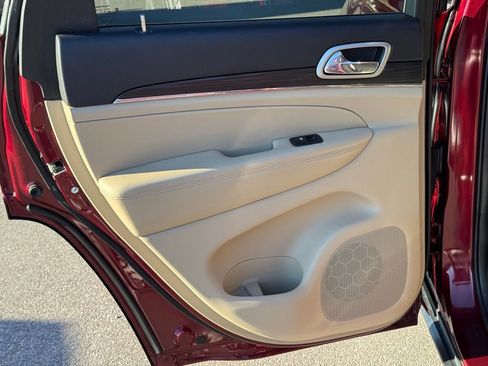 Used 2020 Jeep Grand Cherokee Limited image 22