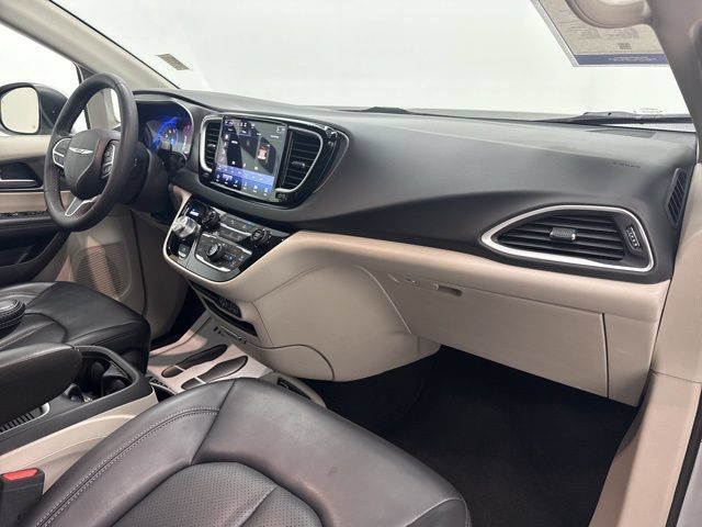 Used 2023 Chrysler Pacifica Touring-L FWD image 29