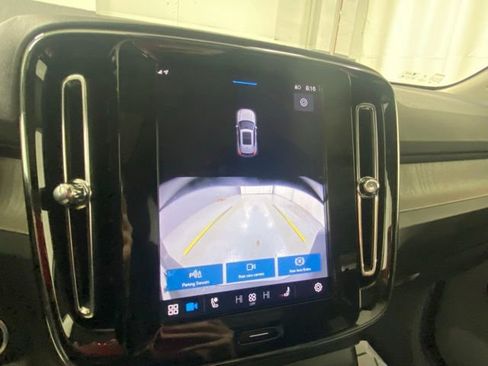 Used 2025 Volvo XC40 B5 Core image 22
