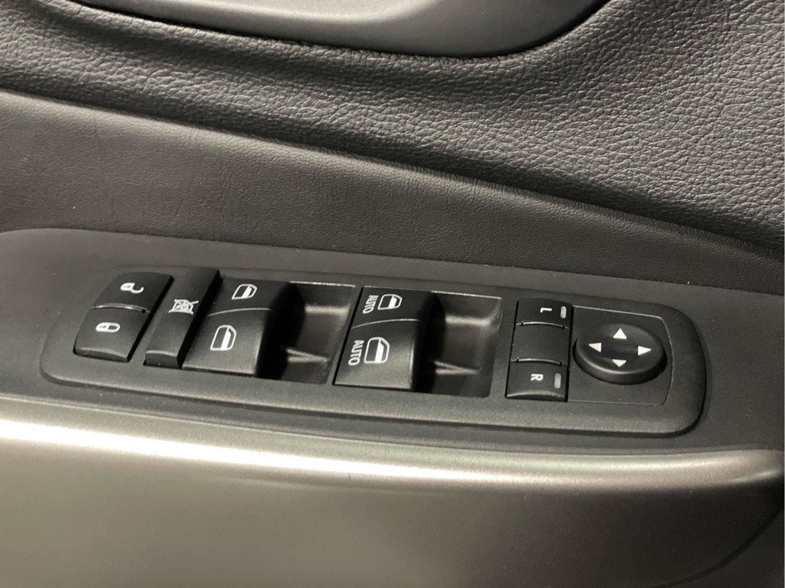 Used 2019 Jeep Cherokee Limited AWD/4WD image 24