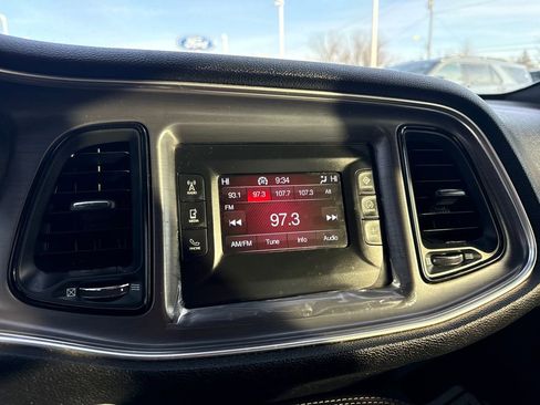 Used 2016 Dodge Challenger SXT w/ Driver Convenience Group image 27