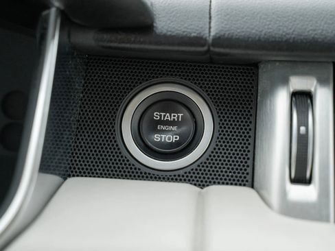 Used 2020 Land Rover Range Rover HSE image 34