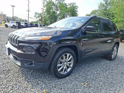 Used 2018 Jeep Cherokee Limited AWD/4WD image 3