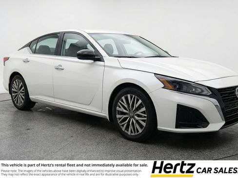 Used 2025 Nissan Altima 2.5 SV FWD image 1
