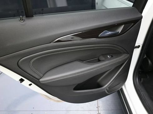 Used 2018 Buick Regal Essence w/ Driver Confidence Package #1 AWD/4WD image 21