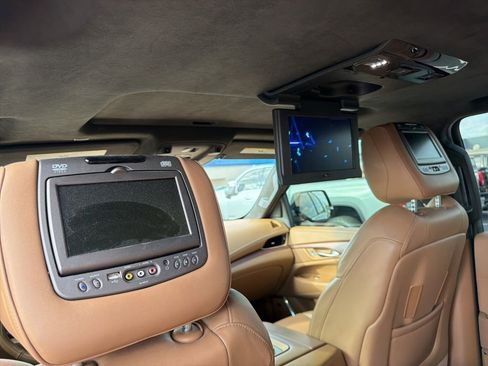 Used 2017 Cadillac Escalade Platinum image 19