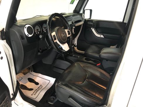 Used 2014 Jeep Wrangler Unlimited Sahara image 5