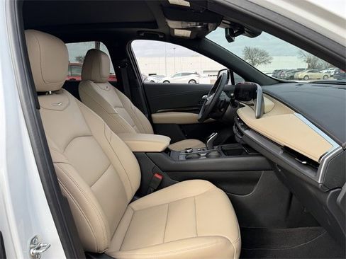 Used 2025 Cadillac XT4 Premium Luxury image 27