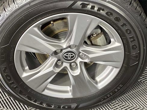 Used 2024 Toyota RAV4 XLE image 29