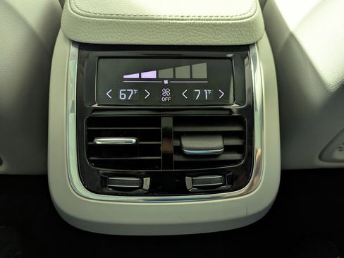 Used 2017 Volvo XC90 T6 Momentum w/ Vision Package AWD/4WD image 41