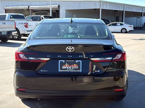 Used 2025 Toyota Camry LE FWD image 4