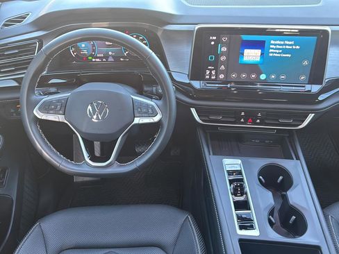 Used 2025 Volkswagen Atlas Cross Sport SE AWD/4WD image 19