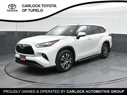 Used 2023 Toyota Highlander XLE AWD/4WD image 9