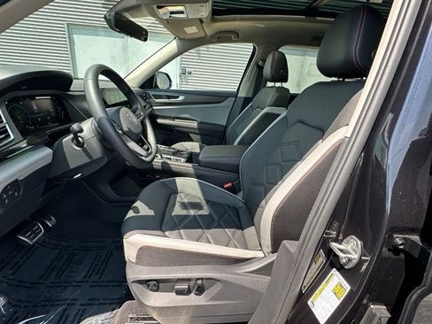 Certified 2026 Volkswagen Atlas Peak Edition AWD/4WD image 22
