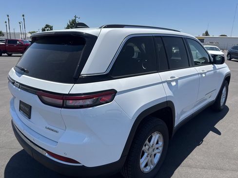Used 2024 Jeep Grand Cherokee Laredo RWD image 5
