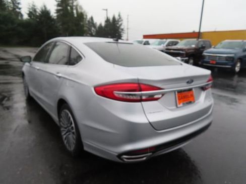 Used 2018 Ford Fusion SE w/ Fusion SE Technology Package image 5