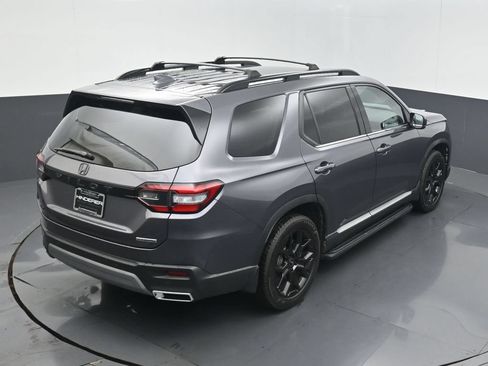 Certified 2025 Honda Pilot Touring image 12