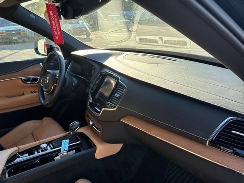 Used 2017 Volvo XC90 T6 Inscription w/ Vision Package AWD/4WD image 11