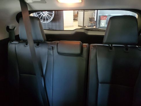 Certified 2025 Toyota Highlander Platinum AWD/4WD image 11