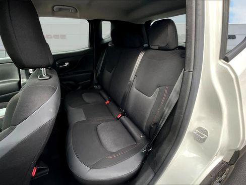 Used 2023 Jeep Renegade Trailhawk image 13