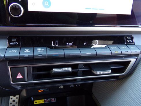 Used 2025 Toyota Camry SE FWD image 32