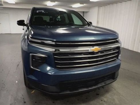 Certified 2025 Chevrolet Traverse LT image 3