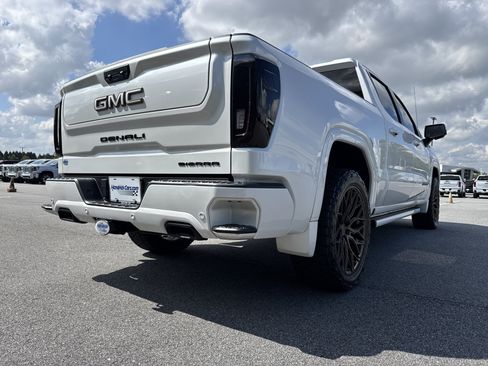 Used 2024 GMC Sierra 1500 Denali Ultimate AWD/4WD image 10