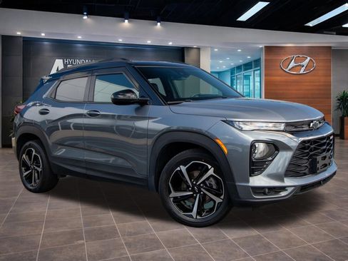 Used 2022 Chevrolet TrailBlazer RS FWD image 2