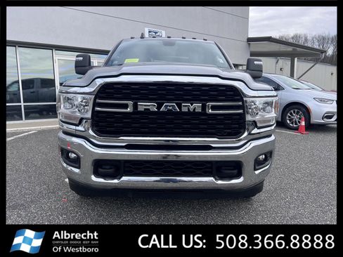 Used 2024 RAM 3500 Big Horn image 8