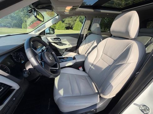 Certified 2023 Nissan Rogue SL w/ SL Premium Package FWD image 11
