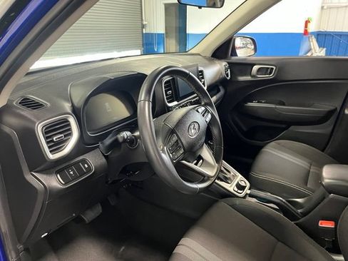 Used 2025 Hyundai Venue SEL FWD image 22