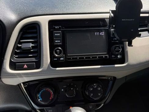 Used 2021 Honda HR-V LX image 23