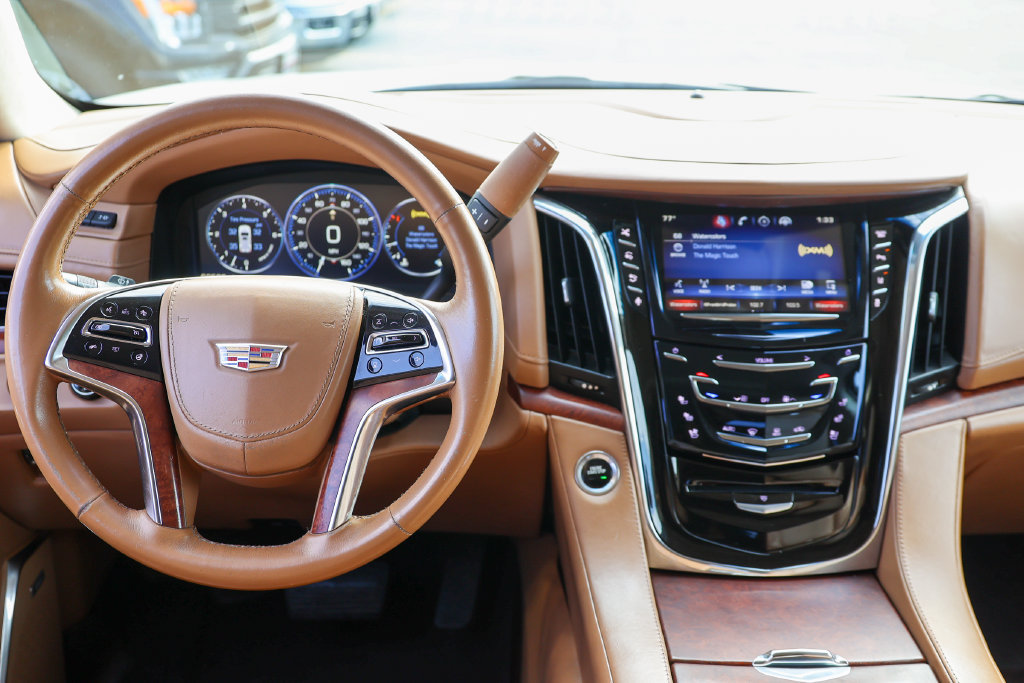 Used 2015 Cadillac Escalade Platinum AWD/4WD image 10