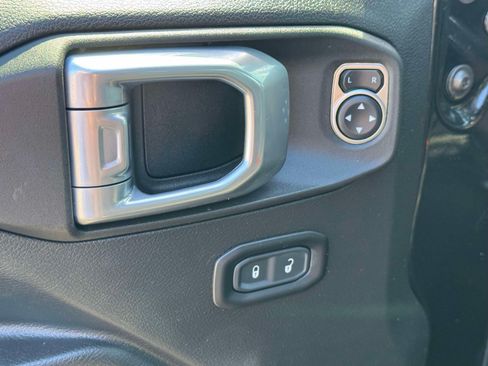 Used 2021 Jeep Gladiator Mojave w/ Cold Weather Group AWD/4WD image 17