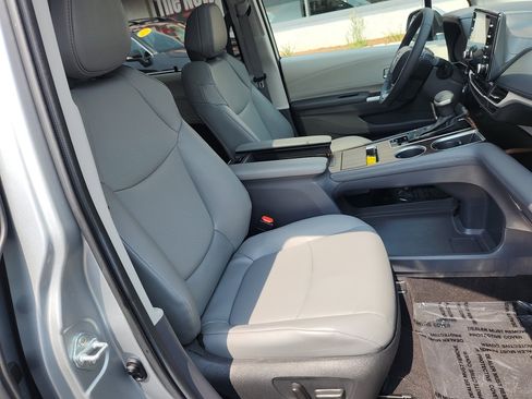 Certified 2023 Toyota Sienna XLE image 35