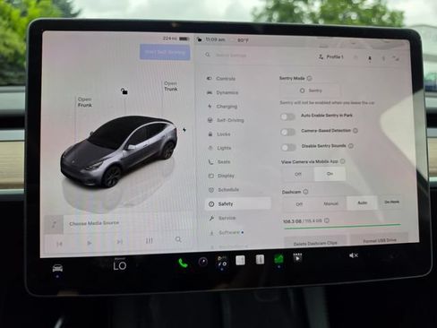 Used 2025 Tesla Model Y Long Range AWD/4WD image 53