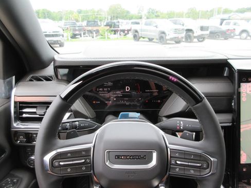 New 2026 GMC Yukon Denali w/ Denali Reserve Package AWD/4WD image 22