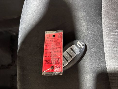 Used 2024 Nissan Altima 2.5 SV FWD image 29