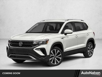 Used 2023 Volkswagen Taos SE w/ Panoramic Sunroof Package