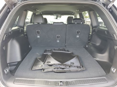 Used 2024 Jeep Grand Cherokee Limited w/ Black Appearance Package image 15