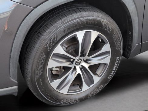 Used 2022 Toyota Highlander XLE image 36