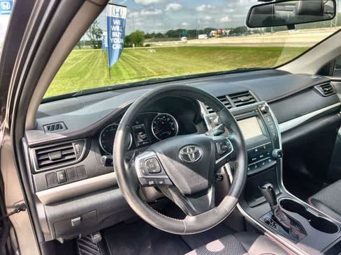 Used 2016 Toyota Camry SE FWD image 15