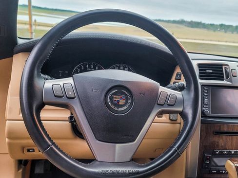 Used 2007 Cadillac XLR V image 30