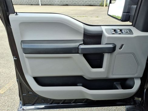 Used 2019 Ford F150 XL w/ Equipment Group 101A Mid AWD/4WD image 12