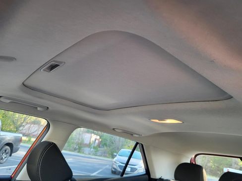 Used 2025 Hyundai Venue SEL image 12