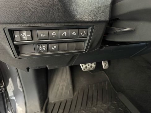 Used 2022 Toyota Tundra SR5 AWD/4WD image 17