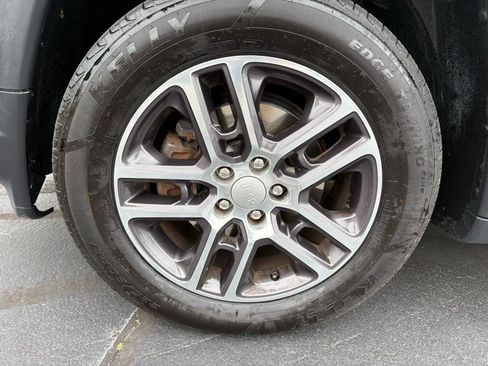 Used 2018 Jeep Compass Latitude w/ Popular Equipment Group FWD image 4