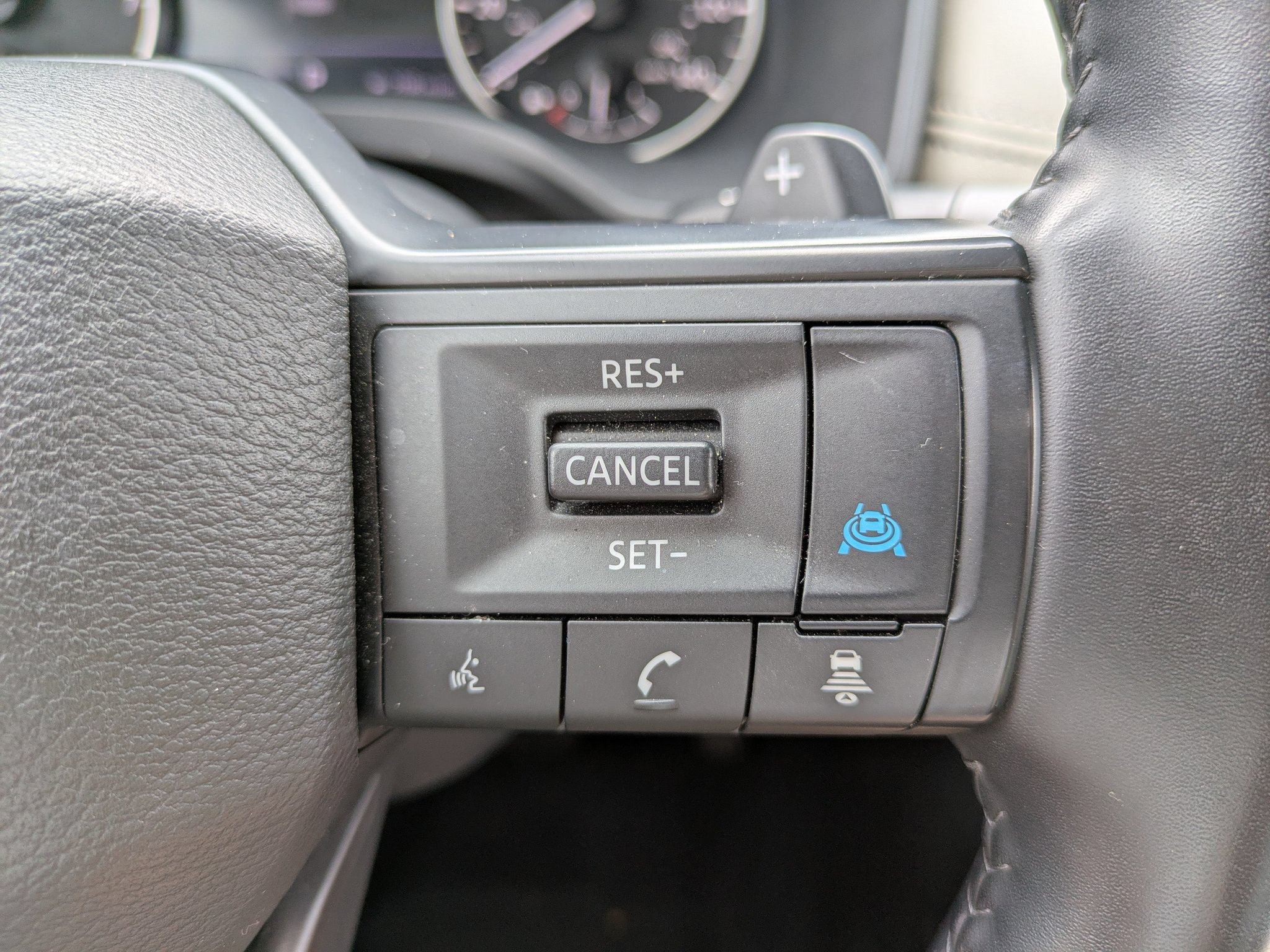 Certified 2025 Nissan Rogue SV FWD image 25