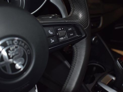 Used 2022 Alfa Romeo Giulia Veloce image 25